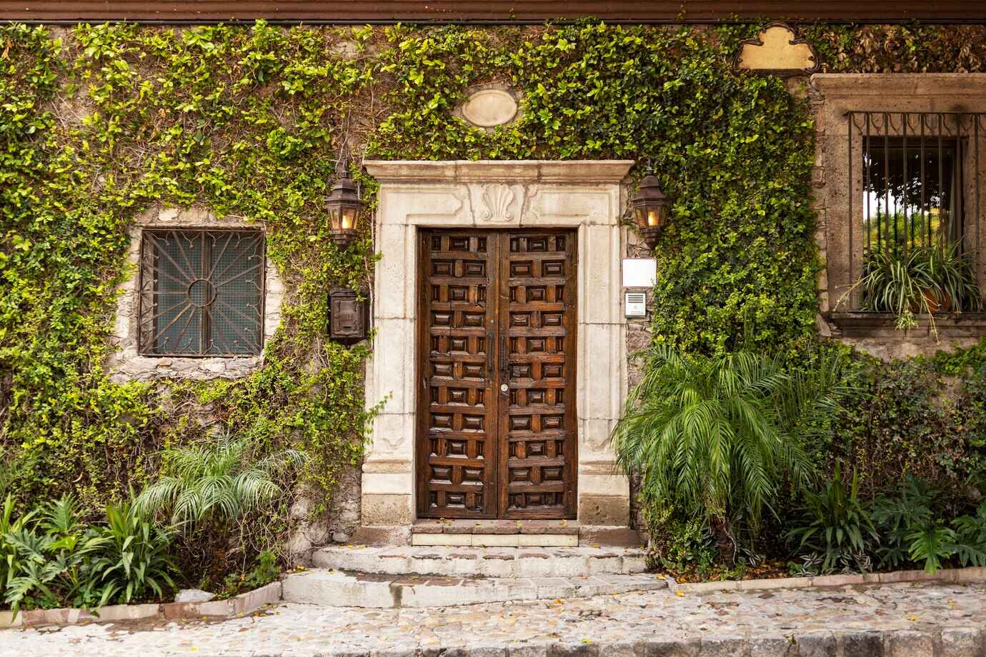 The Power of First Impressions: Exterior Design Tips for Stunning Entrances